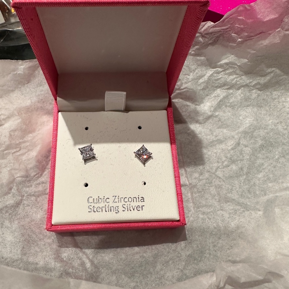 ✅New Rachel Ashwell Cz earrings, NWT